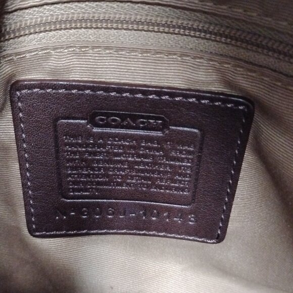 ❤️COACH Chelsea Tricolor Turnlock 10143 Brown signature Purse - Picture 7 of 9